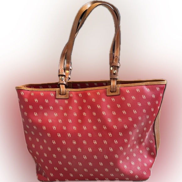 Dooney & Bourke tote bag. Red with leather straps. DB decor - Picture 2 of 5